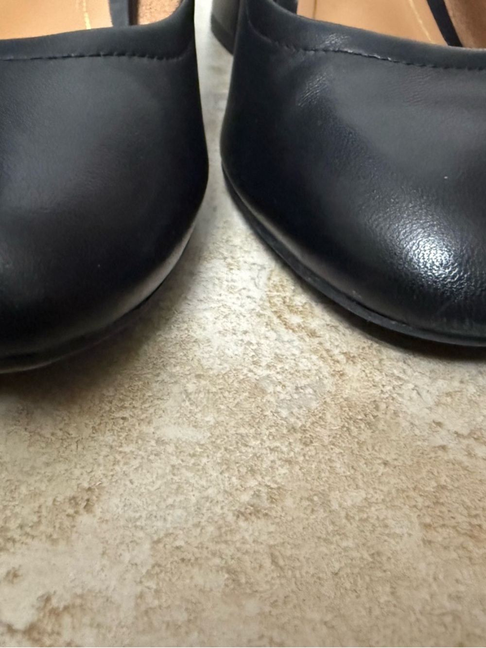 Vionic Black Leather Classic Round-Toe Women's Heels - Picture 4 of 7